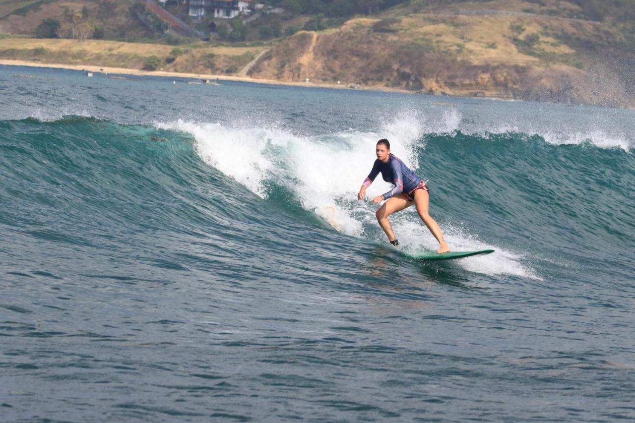 Tropical Sunday Bungalow - Surf And Stay Selong Belanak Extérieur photo