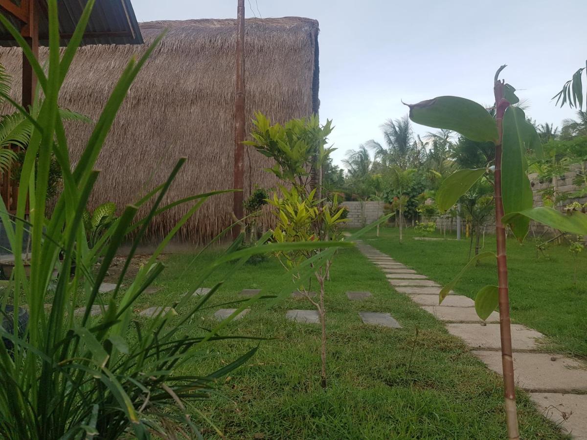 Tropical Sunday Bungalow - Surf And Stay Selong Belanak Extérieur photo