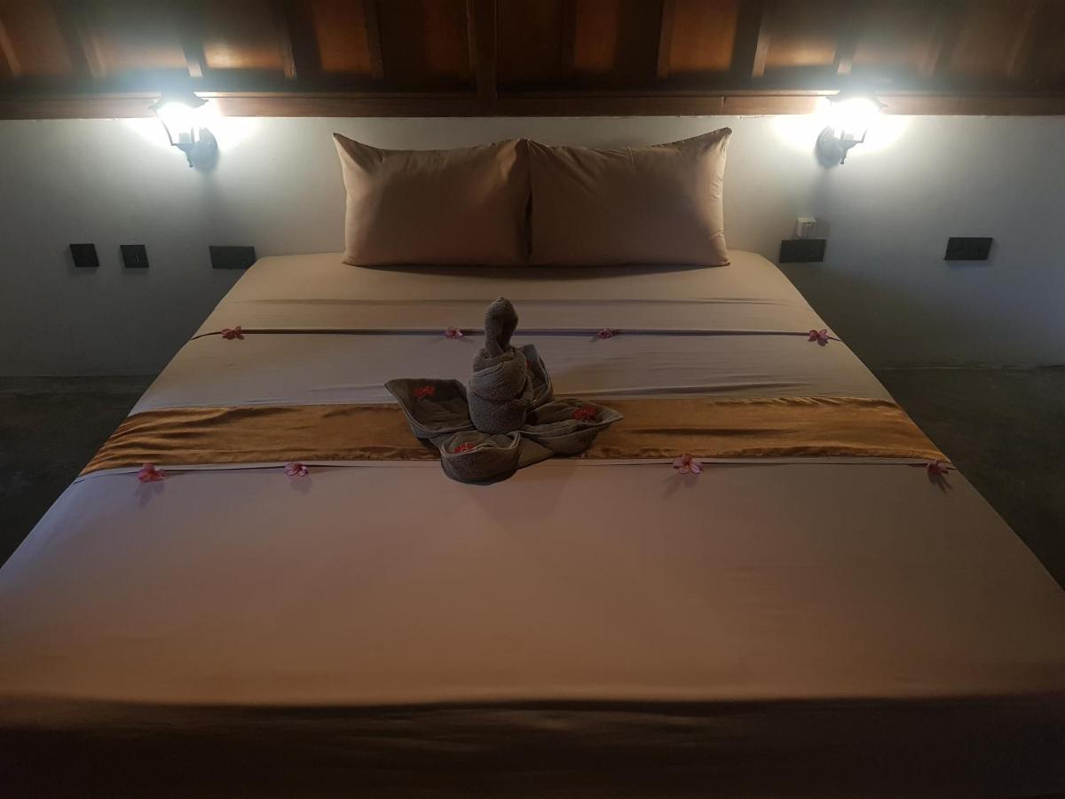 Tropical Sunday Bungalow - Surf And Stay Selong Belanak Extérieur photo