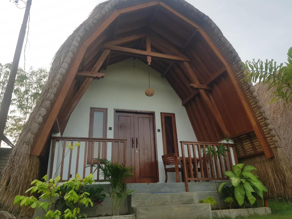 Tropical Sunday Bungalow - Surf And Stay Selong Belanak Extérieur photo