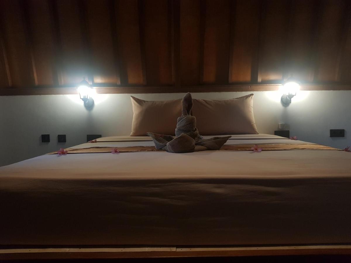 Tropical Sunday Bungalow - Surf And Stay Selong Belanak Extérieur photo