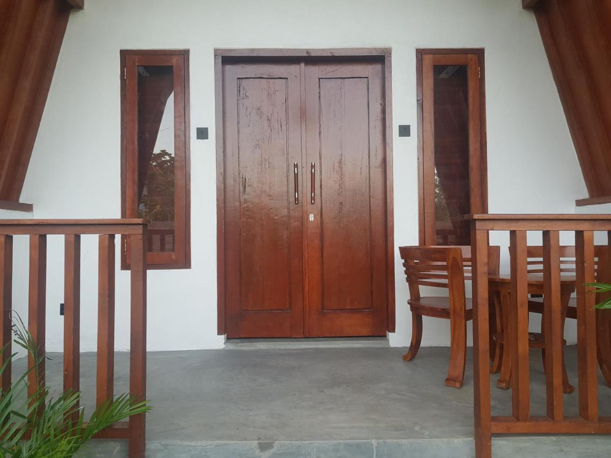 Tropical Sunday Bungalow - Surf And Stay Selong Belanak Extérieur photo