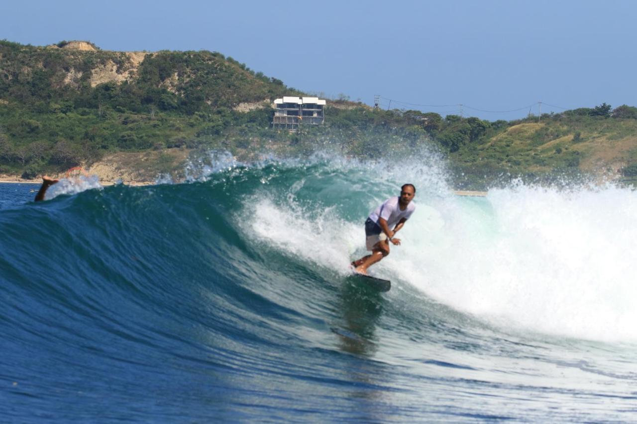 Tropical Sunday Bungalow - Surf And Stay Selong Belanak Extérieur photo