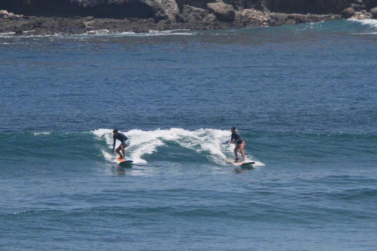 Tropical Sunday Bungalow - Surf And Stay Selong Belanak Extérieur photo