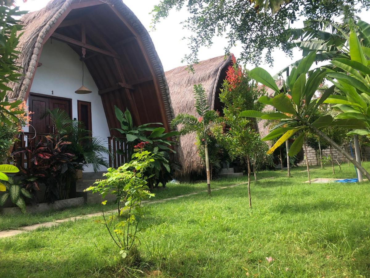 Tropical Sunday Bungalow - Surf And Stay Selong Belanak Extérieur photo