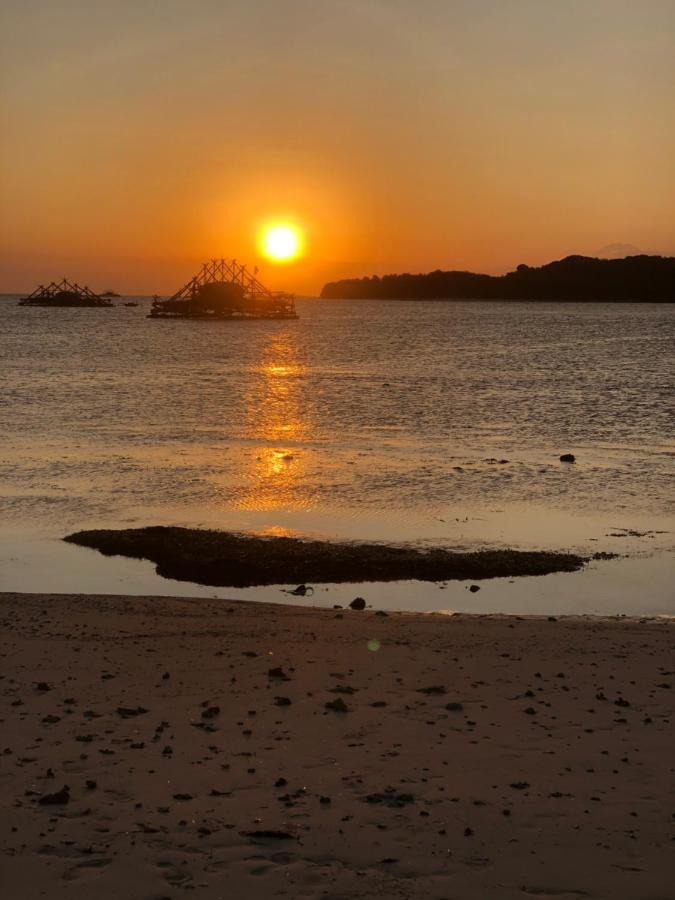 Tropical Sunday Bungalow - Surf And Stay Selong Belanak Extérieur photo