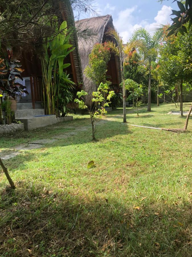 Tropical Sunday Bungalow - Surf And Stay Selong Belanak Extérieur photo
