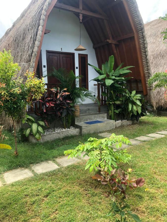 Tropical Sunday Bungalow - Surf And Stay Selong Belanak Extérieur photo