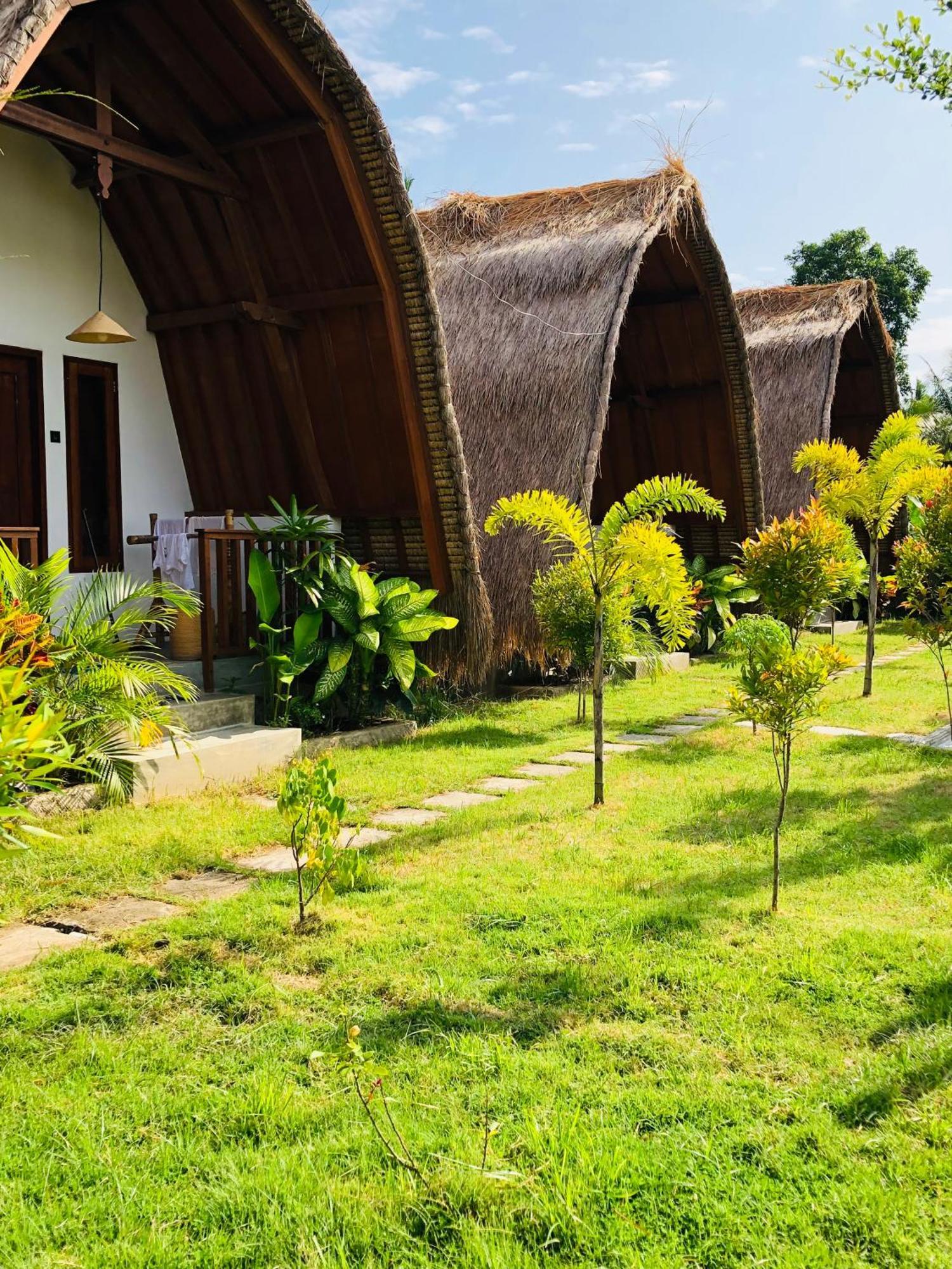 Tropical Sunday Bungalow - Surf And Stay Selong Belanak Chambre photo
